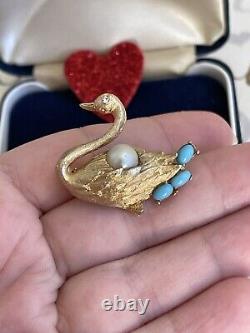 Coro brooch Bird Swan faux pearl Vintage 1960s gold signet Beautiful