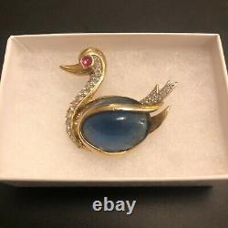 Crown Trifari Jelly Belly Duck Bird Blue Glass Rhinestone Vintage Signed Jewelry