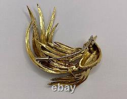 Gorgeous And Elegant Vintage Italy 18k Yellow Solid Gold Ruby Enamel Bird Brooch