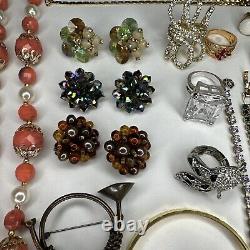 Lot Of Jewelry Brooches Some Vintage Signed Vendome Trifari Japan Hong Kong J82