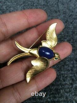 Stunning vintage Crown Trifari blue jelly bellly bird gold tone pin brooch