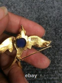 Stunning vintage Crown Trifari blue jelly bellly bird gold tone pin brooch