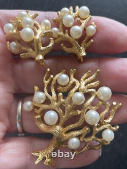 VTG 1960's Trifari Gold Tone Tree Of Life Brooch And Earrings Set Faux Pearls