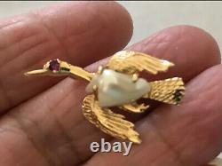 Vintage 14k Yellow Gold Mabe Pearl Bird With Ruby Eye Brooch