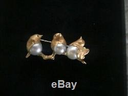 Vintage 3 Birds Design 18 K Yellow Gold Brooch Pin with 3 Large Gray Pearls