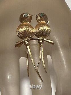 Vintage Lovely Solid 14k Gold Emerald Eyes Love Bird Swallows Brooch Pin