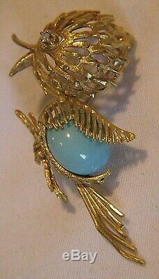Vintage Uno A Erre Beautiful 18k Yellow Gold Diamond Love Bird Turquoise Brooch