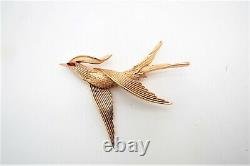 Vtg Trifari Gold Tone Bird in Flight Brooch withRed Eye from Birds of Fashion Line